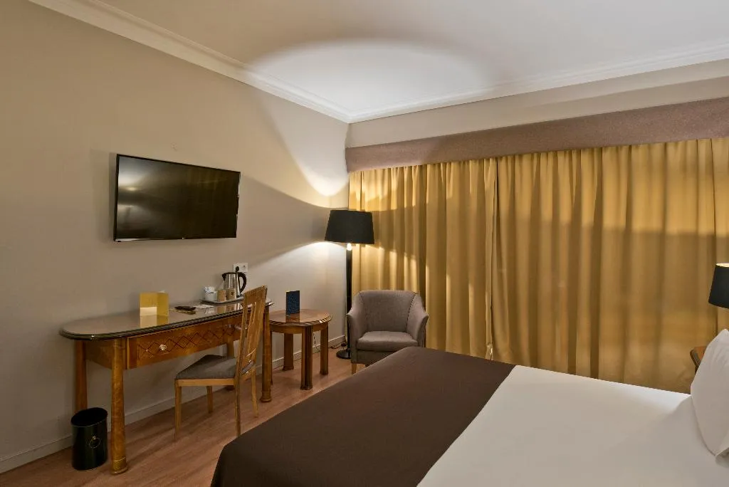 Double or Twin SUPERIOR SEA VIEW Room, Golden Tulip Porto Gaia, Porto