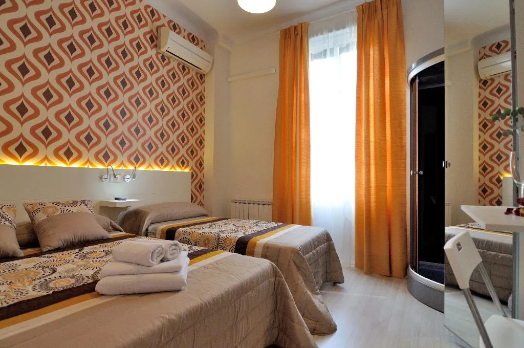TRIPLE STANDARD Room, Far Home Plaza Mayor, Madrid