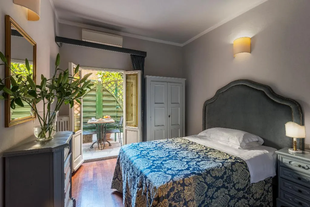 SINGLE STANDARD Room, Palazzo Dal Borgo, Florence