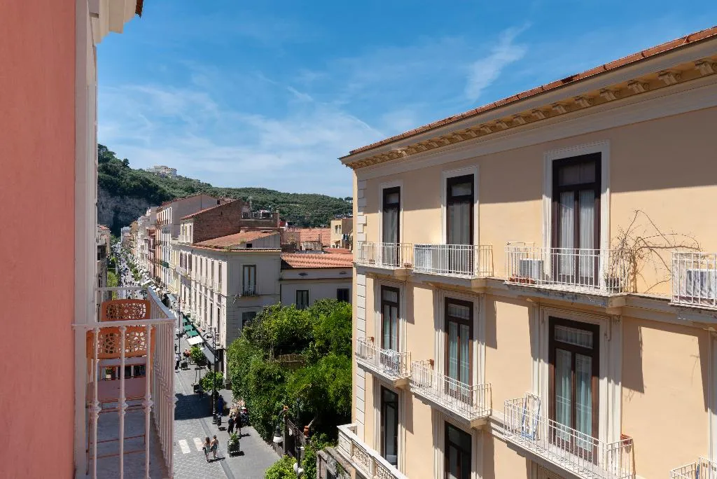 Double or Twin DELUXE CITY VIEW Room, Palazzo Tasso, Naples