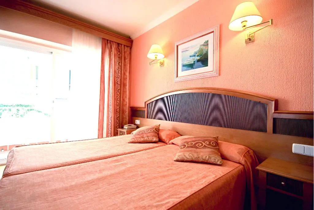 Double or Twin CAPACITY 3 Room, Manaus, Majorca