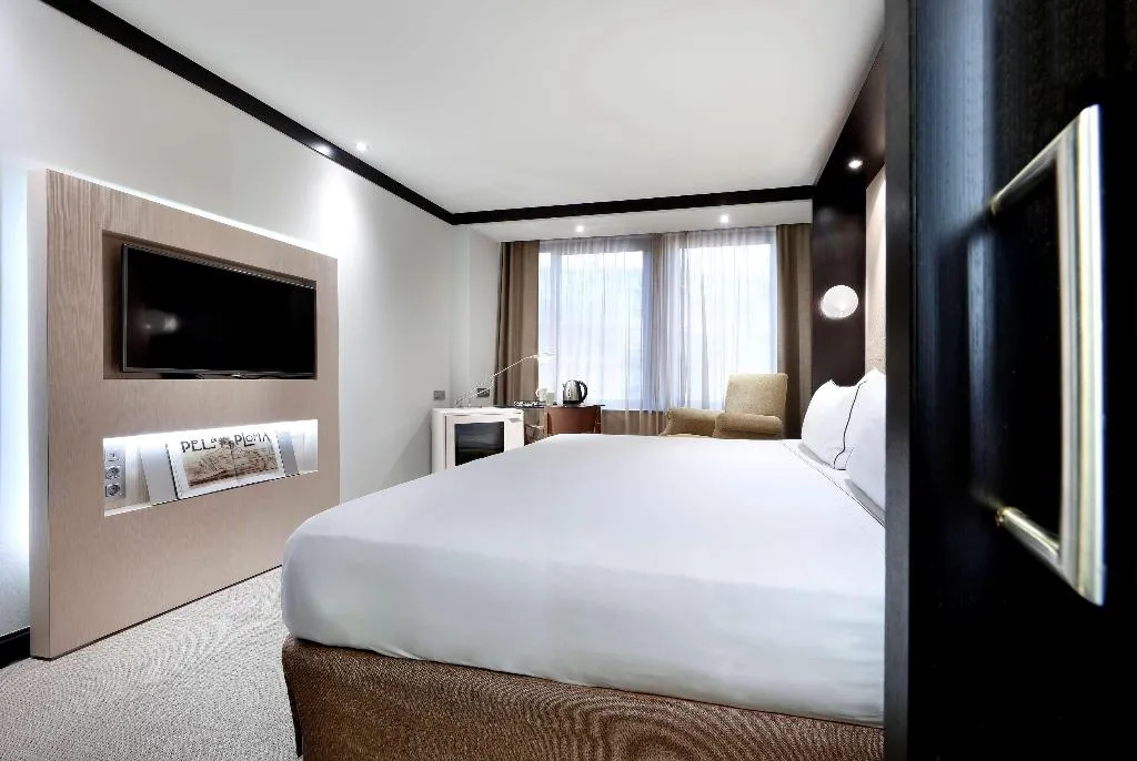Double or Twin STANDARD Room, Melia Barcelona Sarria, Barcelona
