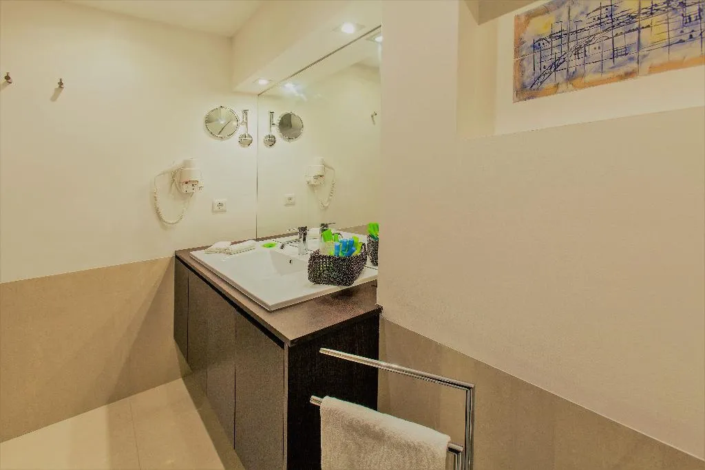 APARTMENT SUPERIOR TWO BEDROOMS Room, Casas do Porto - Ribeira Apartments, Porto