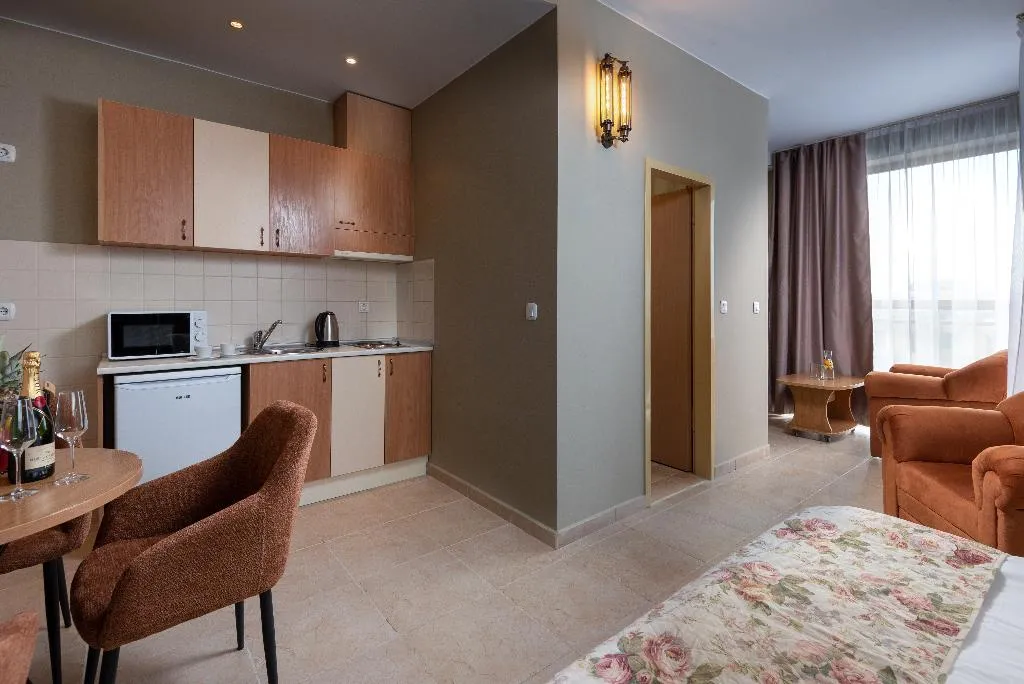 JUNIOR SUITE STANDARD Room, Avenue, Bourgas