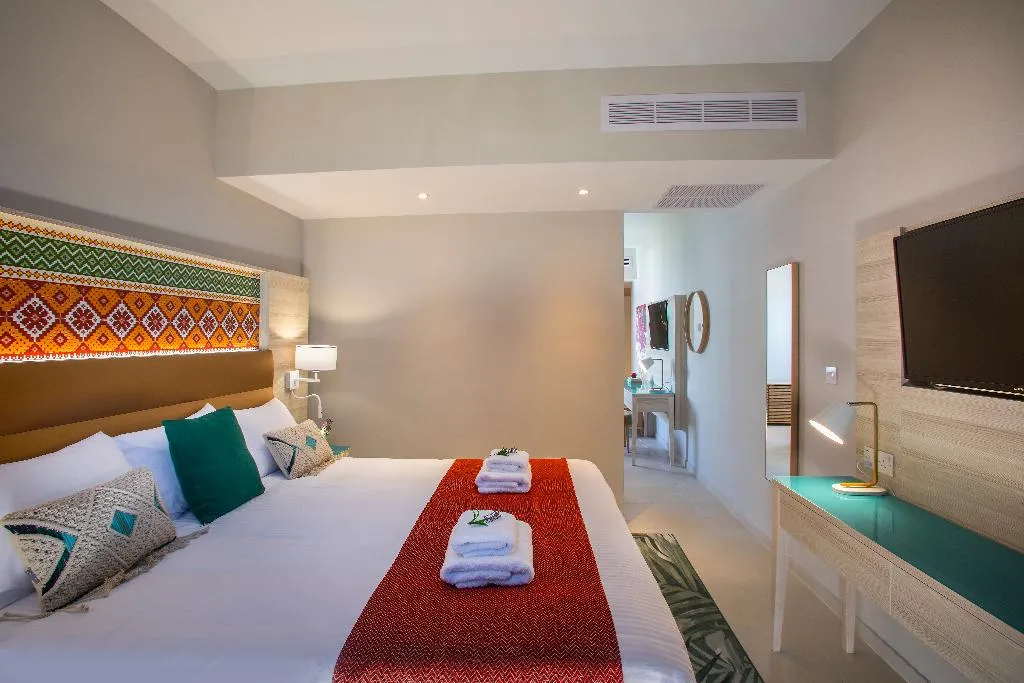 SUITE EXECUTIVE SEA VIEW Room, Leonardo Cypria Bay, Cyprus