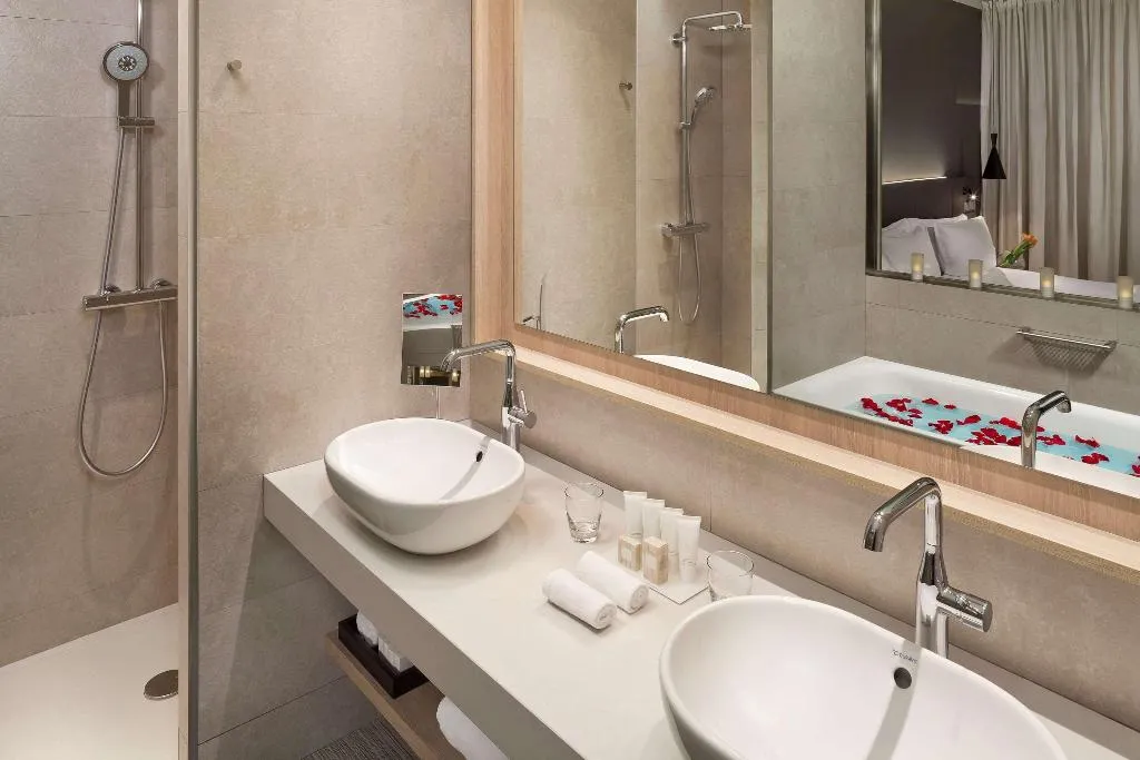 SUITE WITH VIEWS Room, Melia Barcelona Sky, Barcelona
