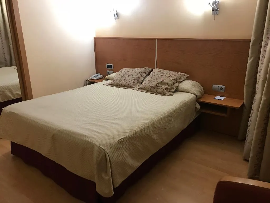 TRIPLE STANDARD Room, Alfonso VIII, Madrid