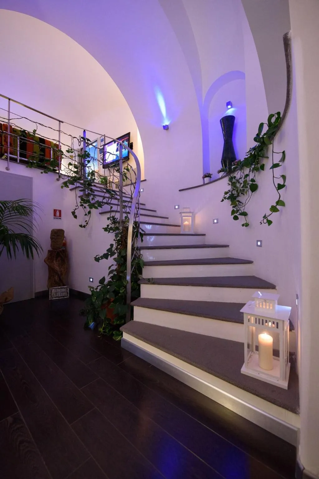 Lobby, Palazzo Ferraioli, Naples