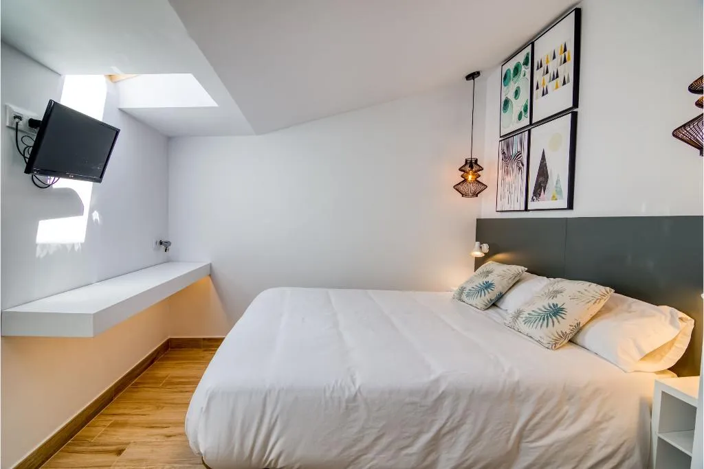 Double or Twin STANDARD Room, Hostal Restaurante La Isla S.L., Menorca