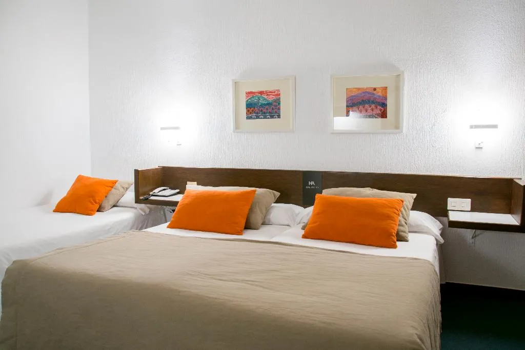 TRIPLE STANDARD Room, America Igualada, Barcelona