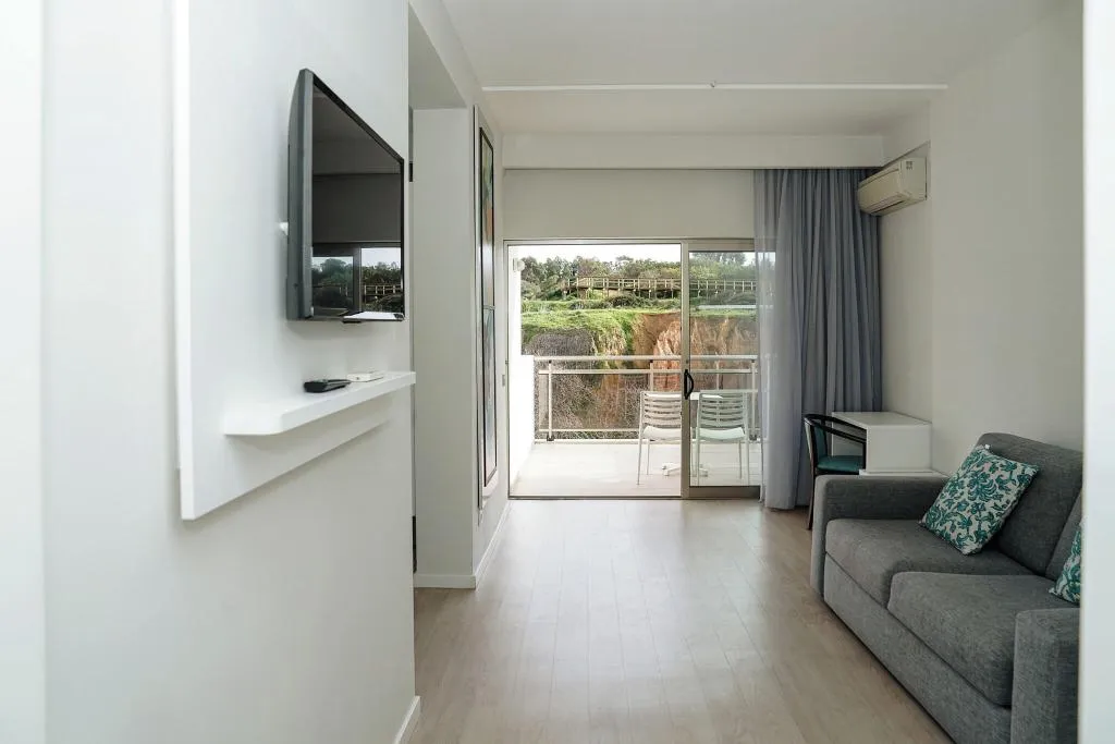 JUNIOR SUITE PARTIAL SEA VIEW Room, Carvi Beach Hotel, Algarve