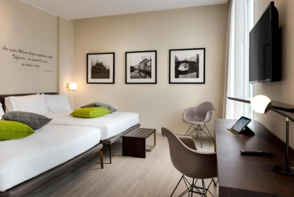 SUITE CAPACITY 3 Room, Hotel Canada Urban Chic, Milan