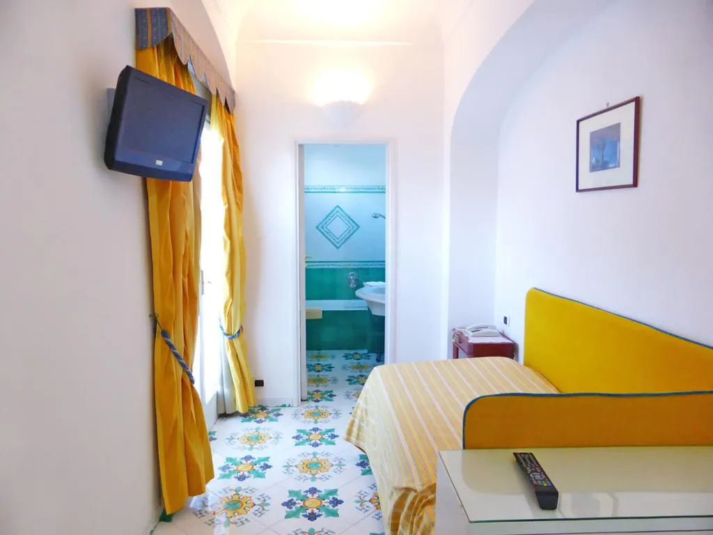 SINGLE STANDARD Room, Gatto Bianco, Naples
