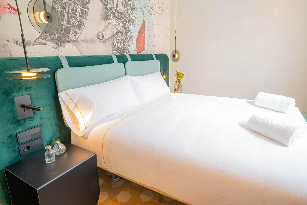 SUITE CAPACITY 8 TWO BEDROOMS Room, SmartRental Collection Gran Vía Capital, Madrid