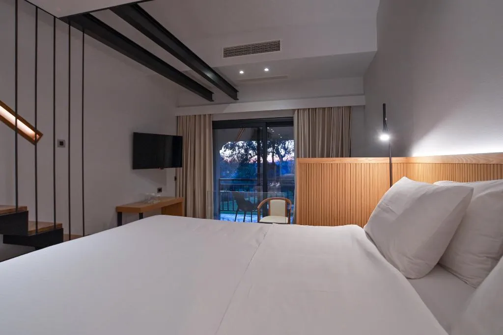 SUITE GARDEN VIEW WITH BALCONY Room, Olympion Asty Hotel, Kalamata