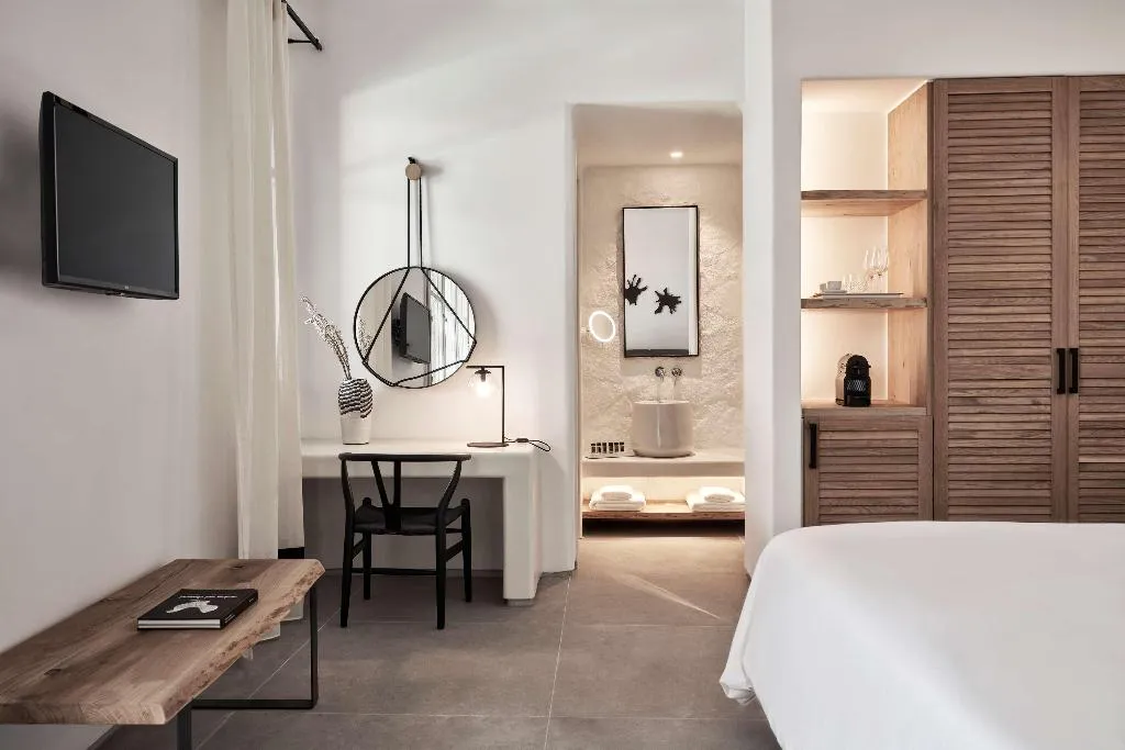 SUITE DELUXE WITH PRIVATE POOL Room, Radisson Blu Euphoria Resort, Mykonos