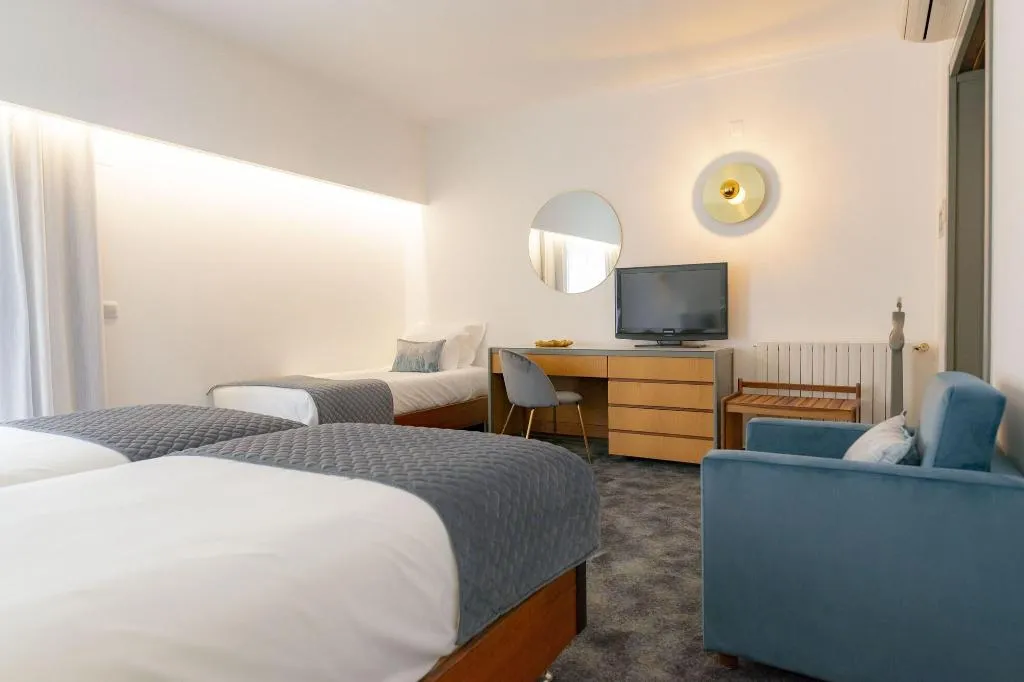 Room, Dom Afonso, Madeira