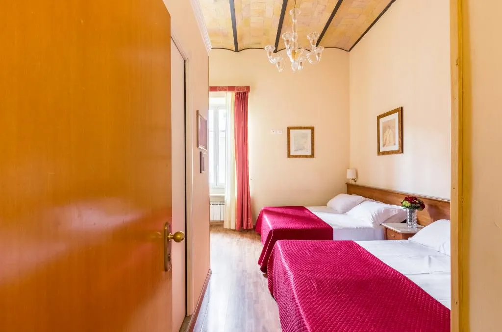 QUADRUPLE STANDARD Room, Tempio di Pallade, Rome