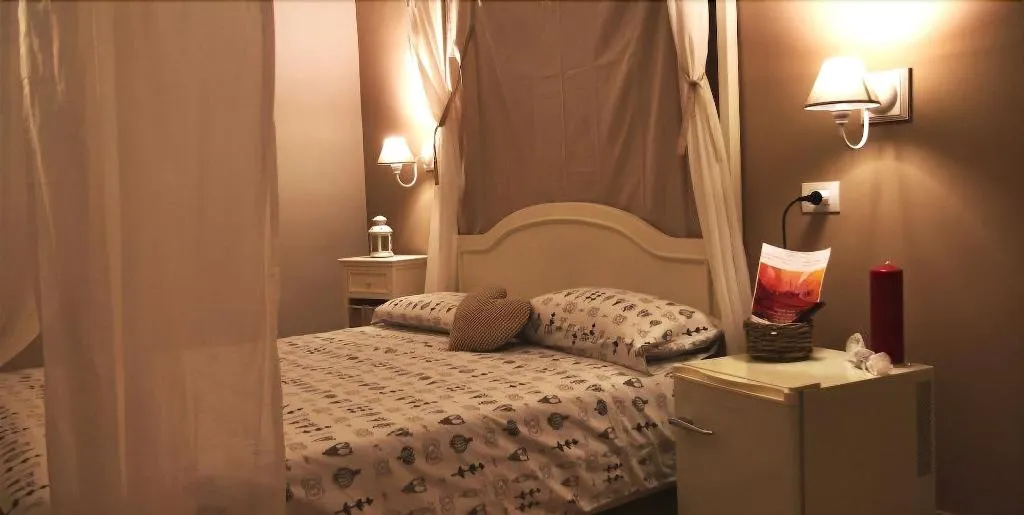 Room, B&B Napul'art, Naples