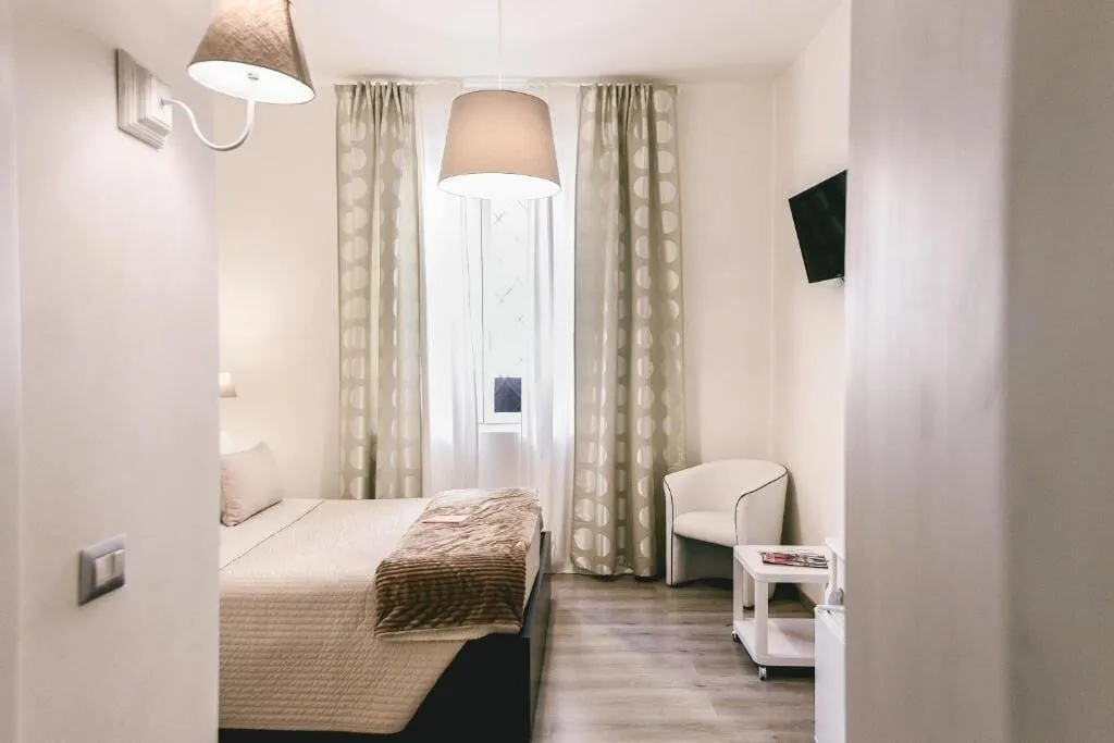 Room, Angolo Di Roma, Naples