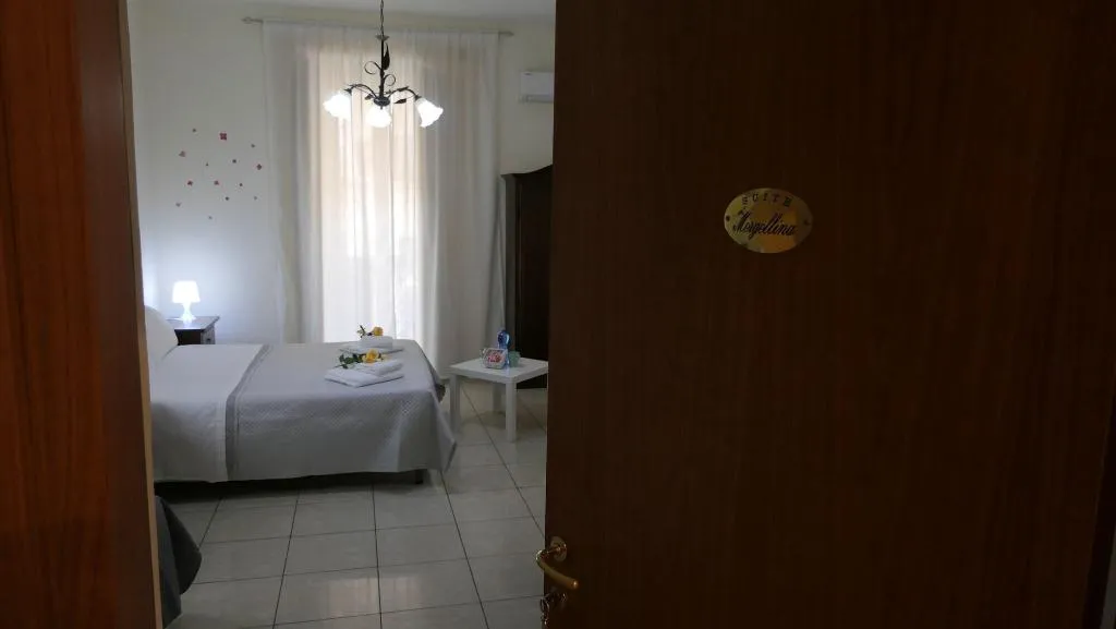 Room, B&B Dimora Cirillo, Naples