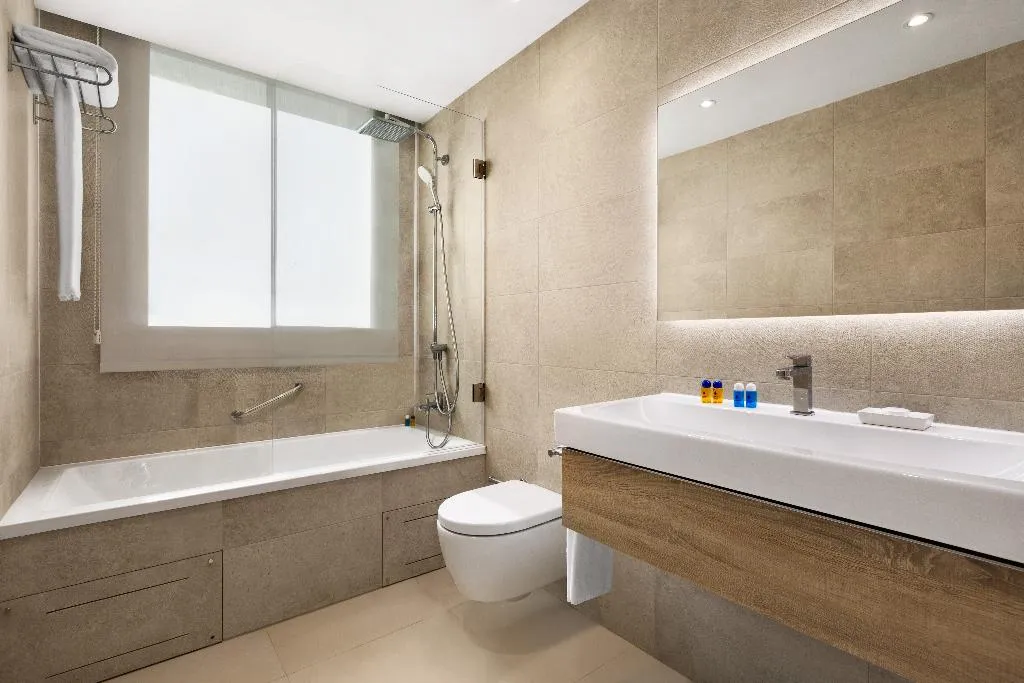 SUITE DELUXE POOL VIEW Room, Wyndham Grand Costa del Sol, Costa Del Sol