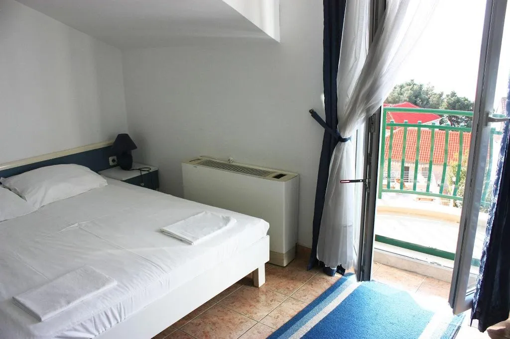 Room, Ivan, Split