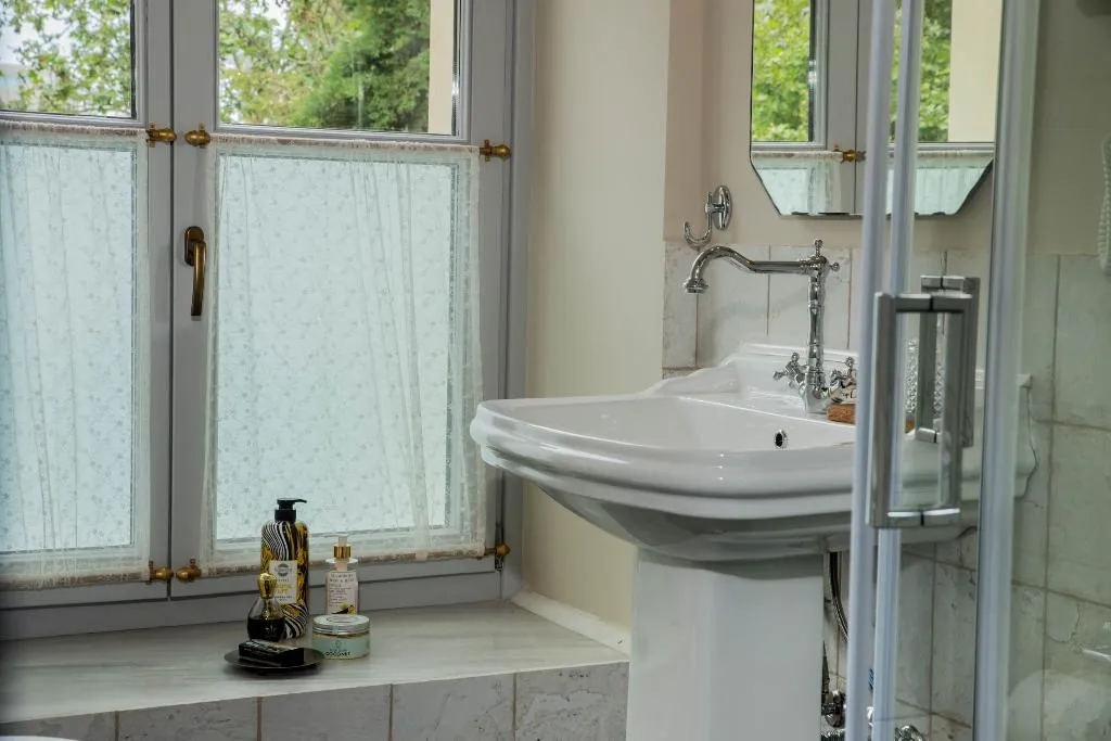 JUNIOR SUITE STANDARD Room, Kyria Boutique House, Athens