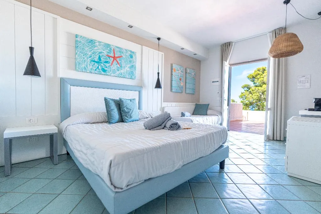 FAMILY ROOM DELUXE SEA VIEW Room, Mangia's Pollina Resort, Palermo