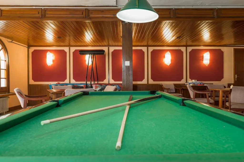 Sports and Entertainment, Vintage Hotel Mercedes, Costa Brava