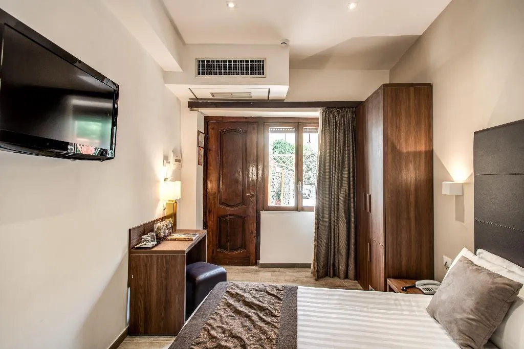 Double or Twin DELUXE Room, Rome Garden, Rome