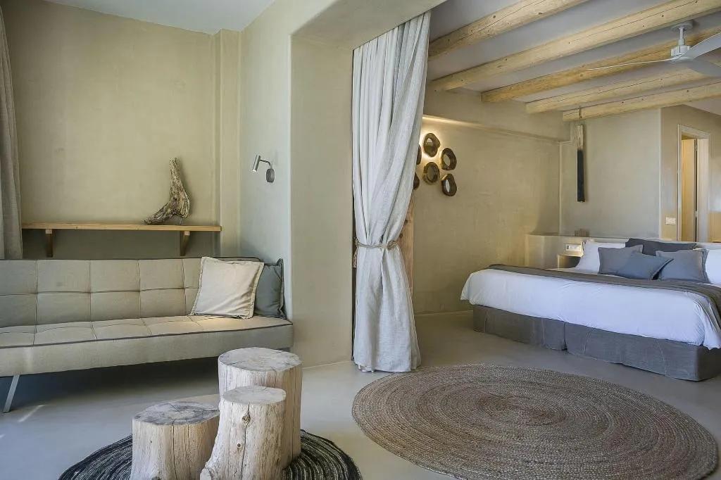 Room, F Zeen, Kefallinia
