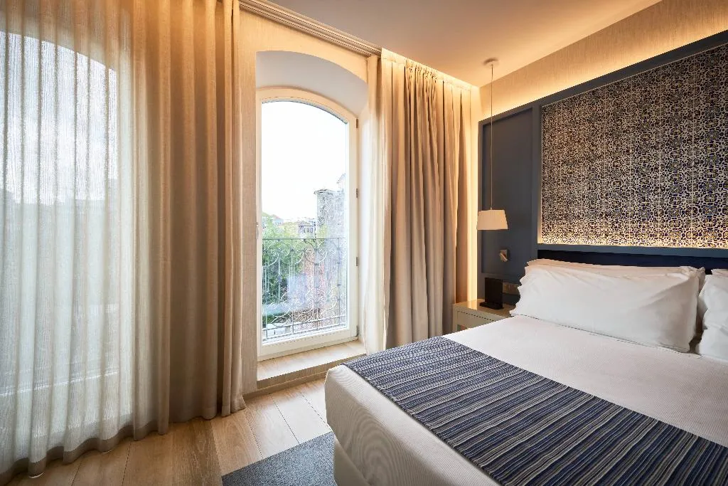 DOUBLE SINGLE USE WITH BALCONY Room, Catalonia Porto, Porto