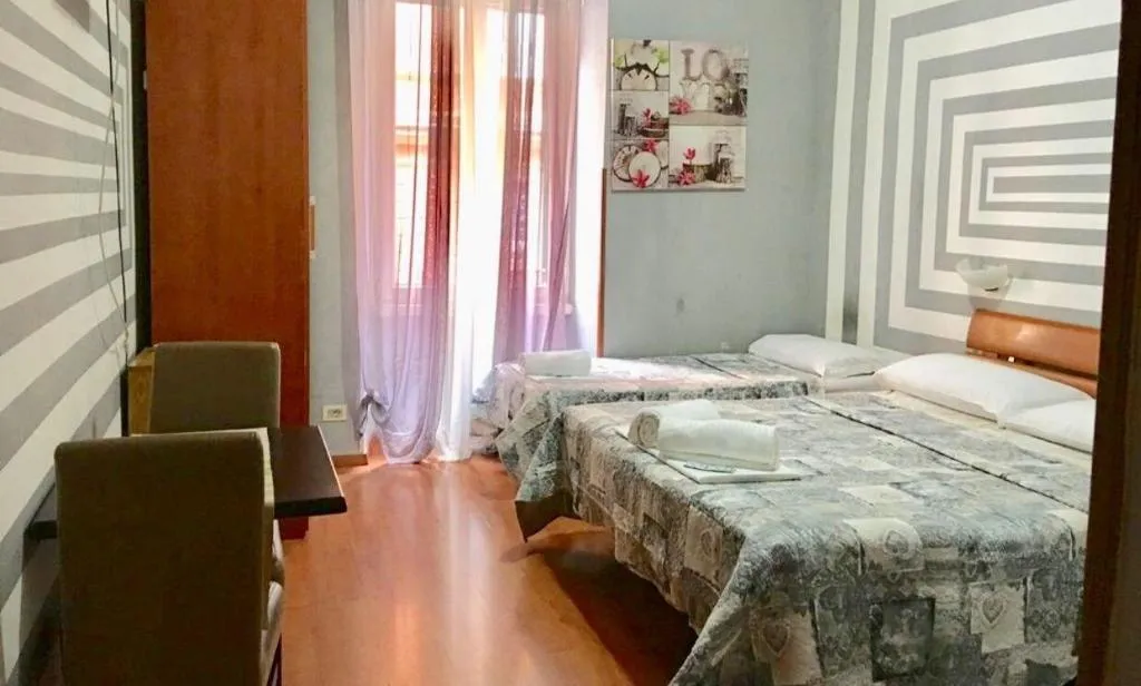 Room, Hi Termini, Naples
