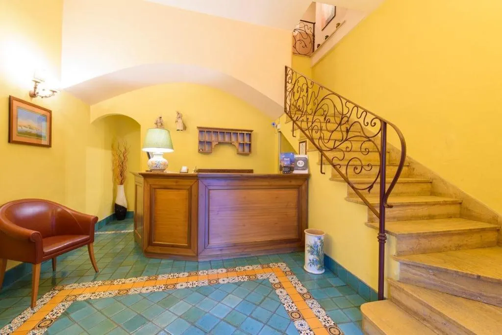 Lobby, Mergellina, Naples