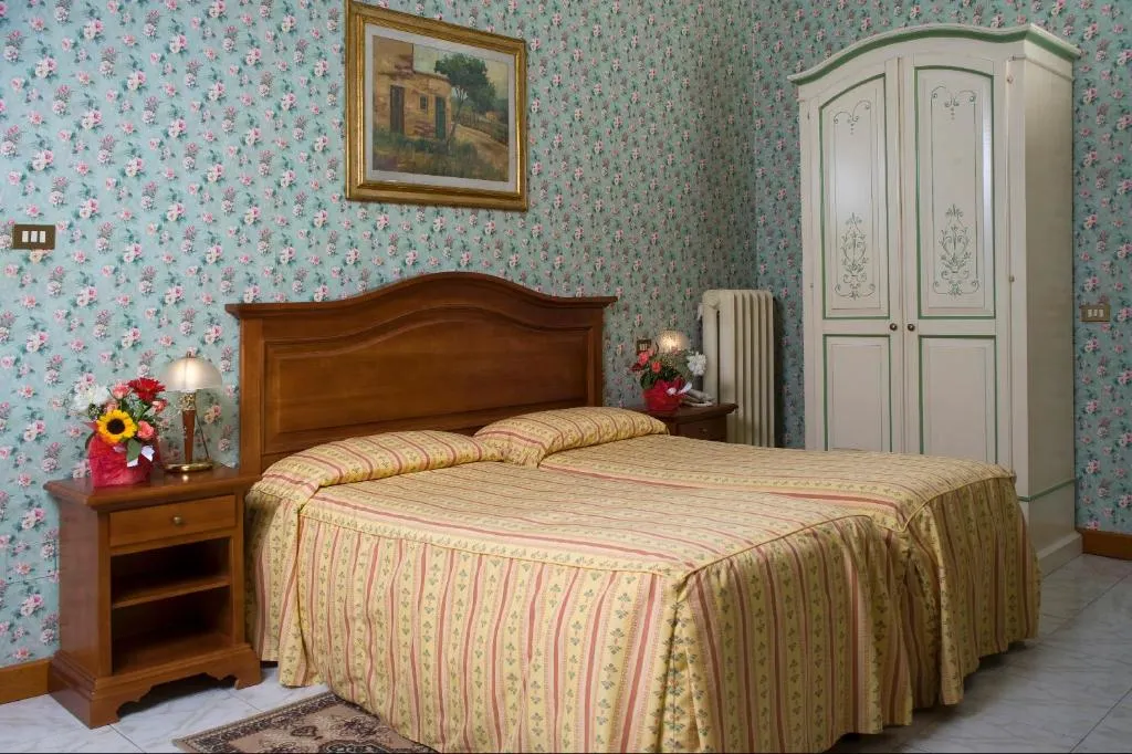 TRIPLE STANDARD Room, Hotel Beatrice, Florence