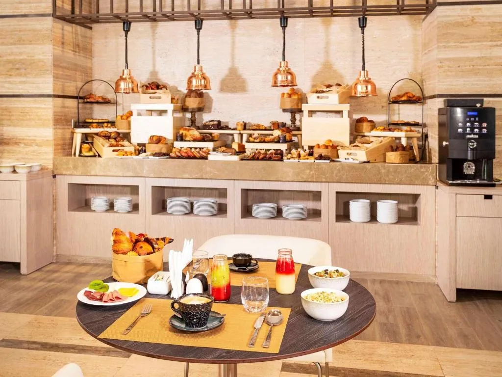 Restaurant, Novotel Tunis Lac, Tunisia