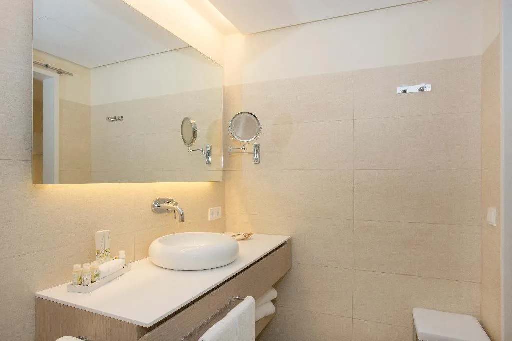 Double or Twin SIDE SEA VIEW Room, Melbeach Hotel & Spa, Majorca
