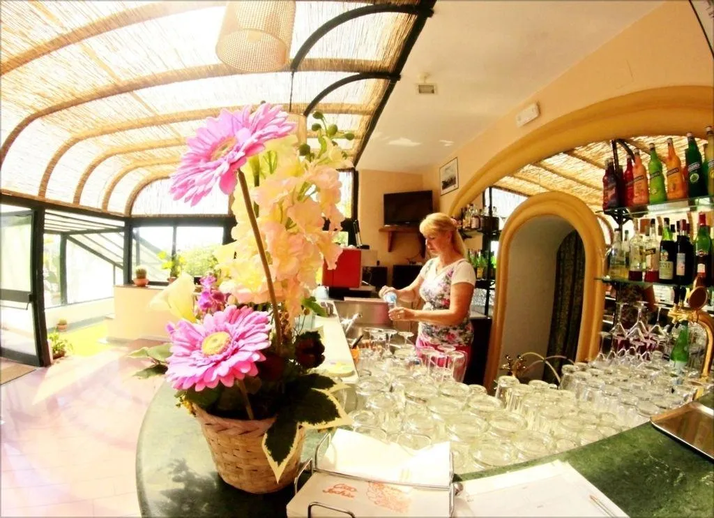 Bar, Maremonti, Naples