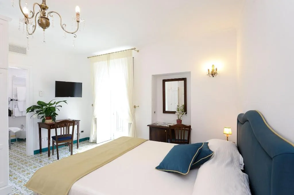 Room, Residenza Luce, Naples