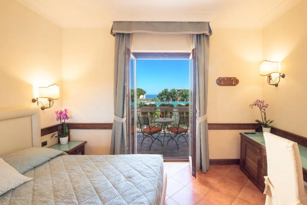 Double or Twin WITH BALCONY Room, Michelangelo, Naples