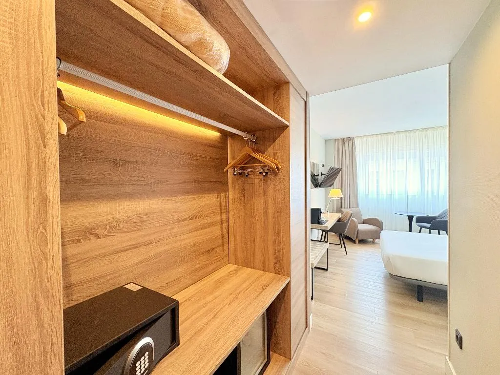 DOUBLE SINGLE USE SUPERIOR SEA VIEW Room, Eurohotel Diagonal Port, Barcelona