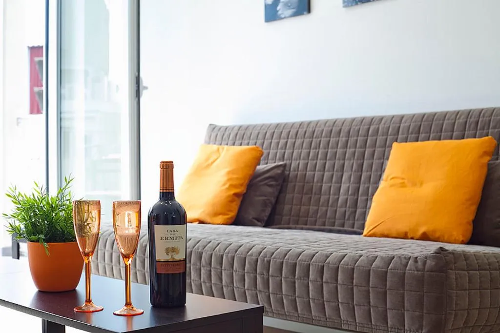 APARTMENT TWO BEDROOMS WITH TERRACE Room, Charmsuites Paralel, Barcelona