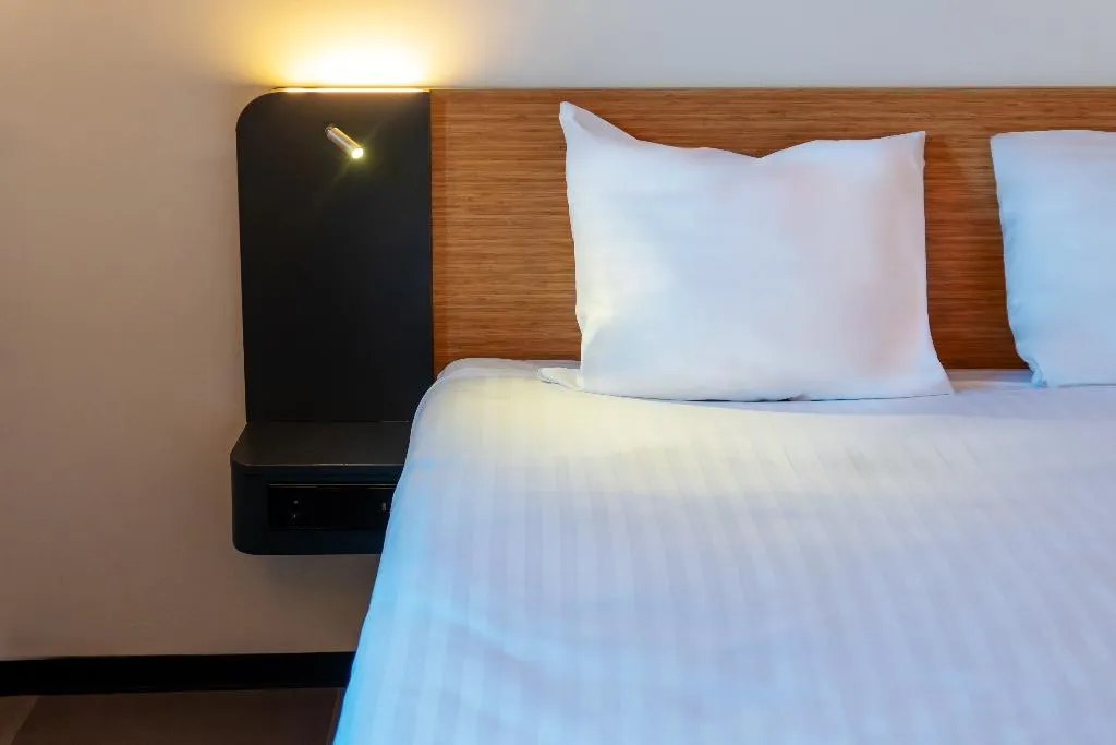 TRIPLE STANDARD Room, easyHotel Amsterdam Arena Boulevard, Amsterdam