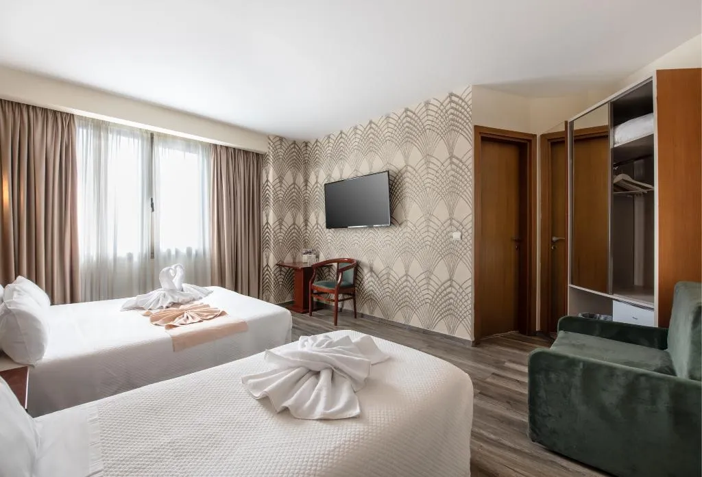 TRIPLE STANDARD Room, Golden City, Athens