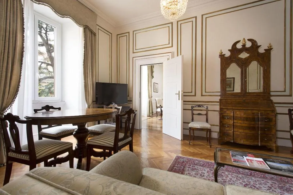 SUITE QUEEN SIZE BED Room, Hotel Quirinale, Rome