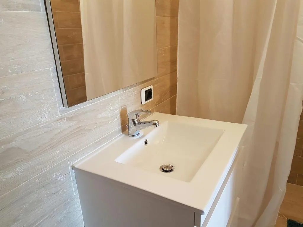 Room, Il Paradiso Sul Mare, Rome