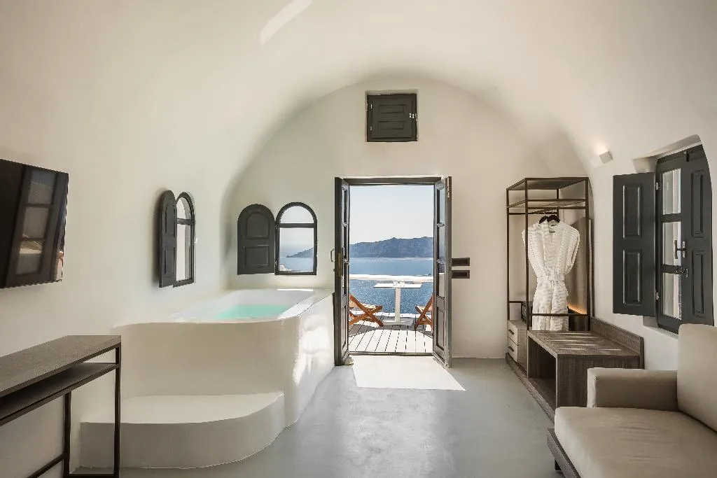 SUITE WITH JACUZZI Room, Sun Rocks Boutique Hotel | Caldera View Suites, Santorini