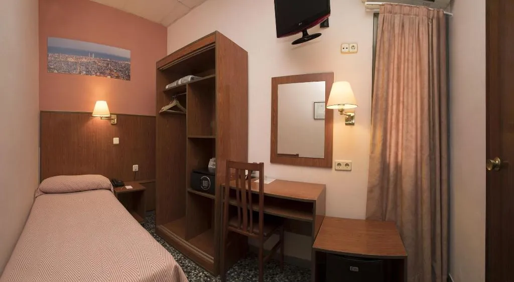 Room, Cuatro Naciones, Barcelona