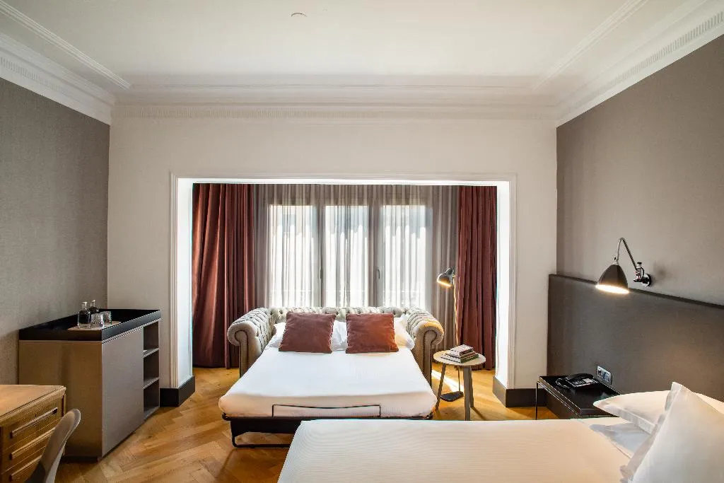 DOUBLE PREMIUM Room, Alexandra Barcelona, Curio Collection by Hilton, Barcelona
